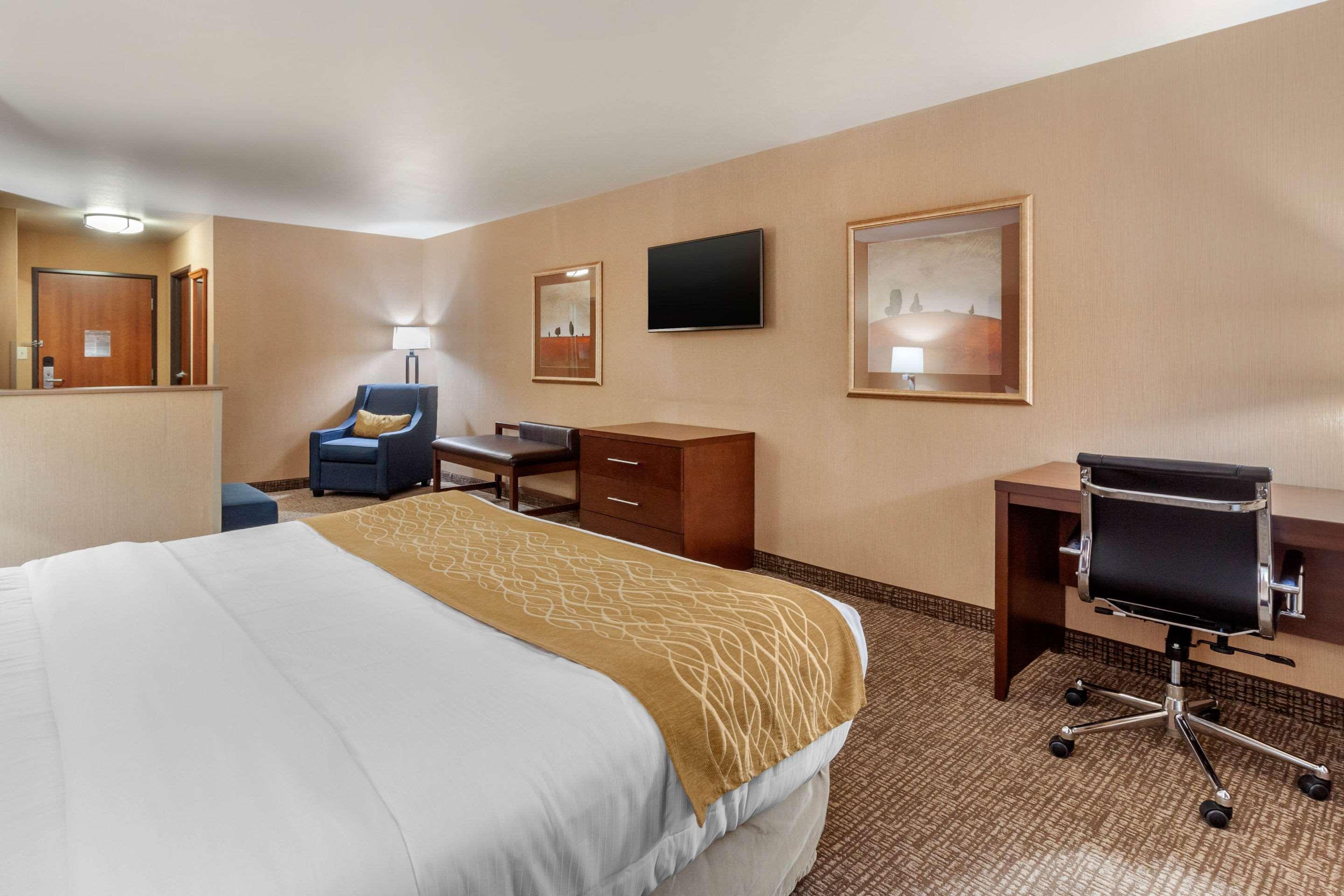 Comfort Inn & Suites Mitchell I-90 Ngoại thất bức ảnh