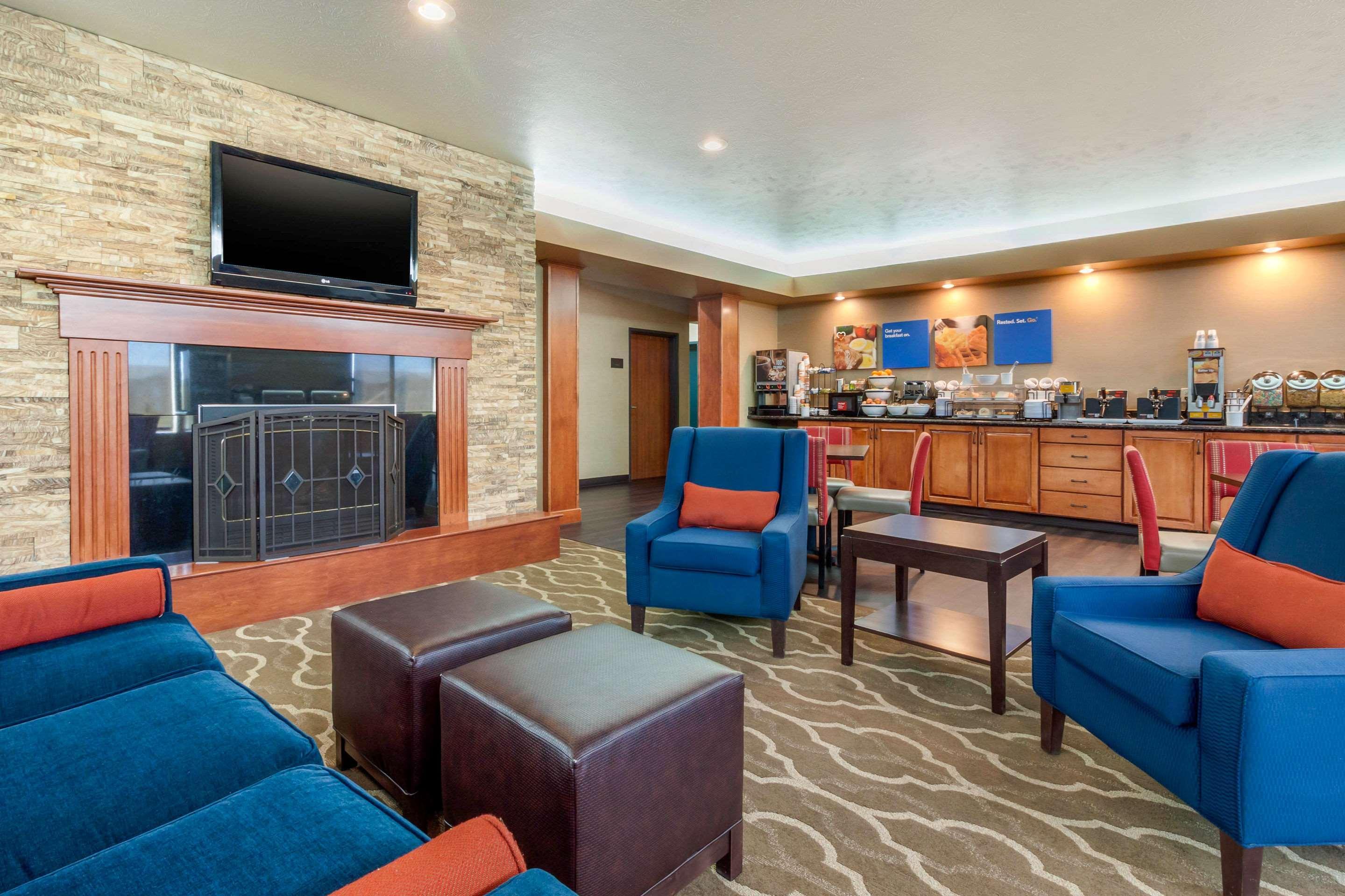 Comfort Inn & Suites Mitchell I-90 Ngoại thất bức ảnh