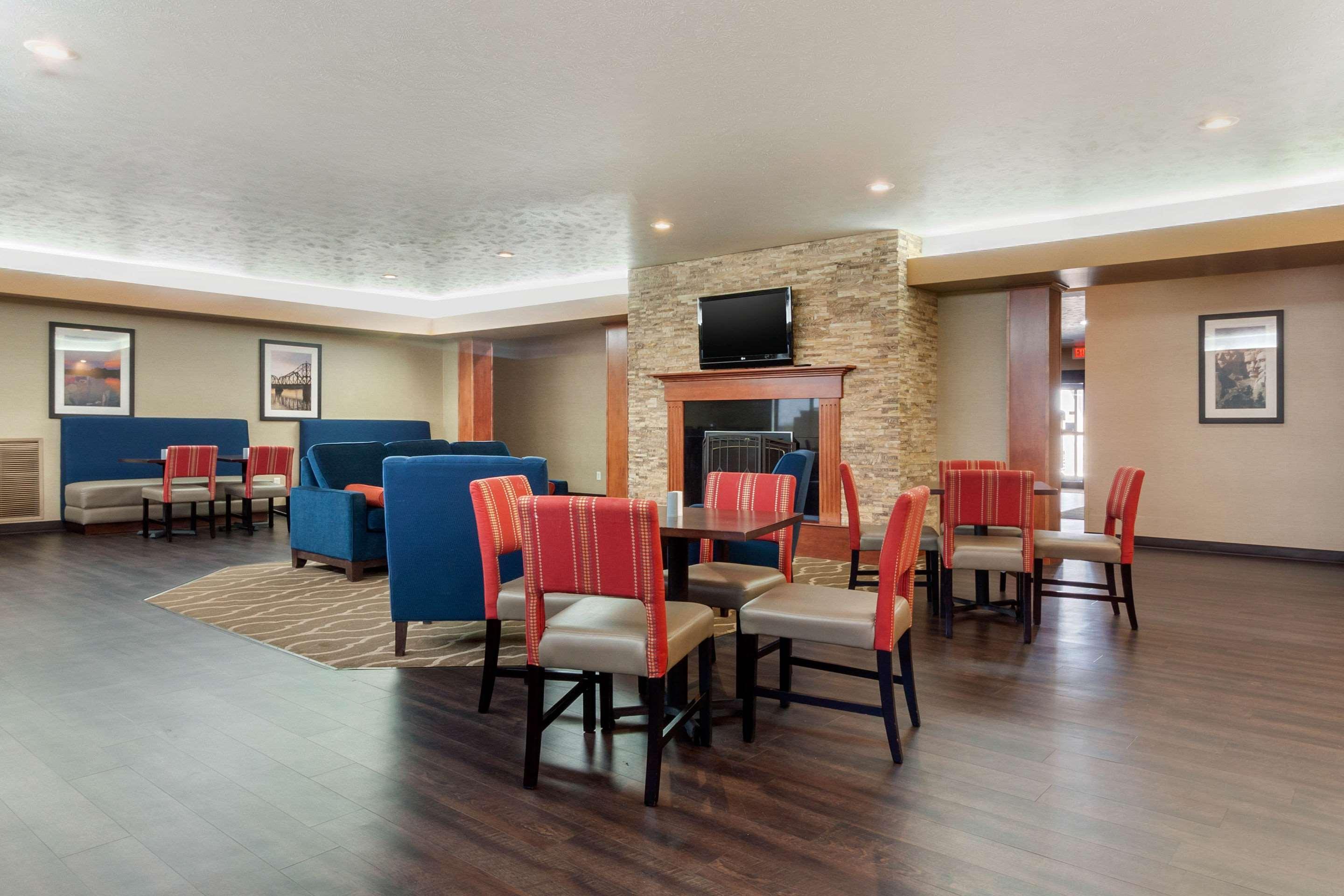Comfort Inn & Suites Mitchell I-90 Ngoại thất bức ảnh