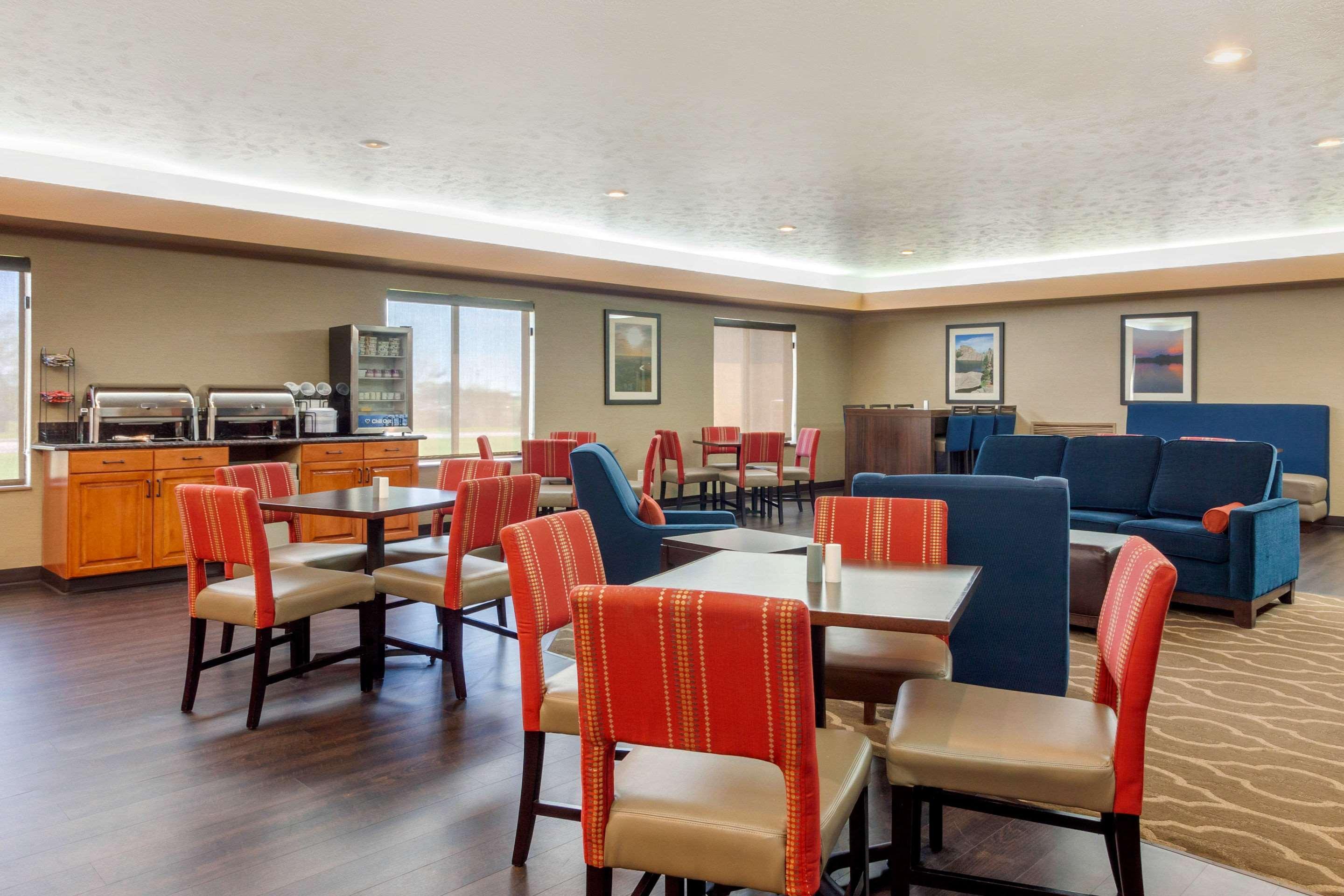 Comfort Inn & Suites Mitchell I-90 Ngoại thất bức ảnh