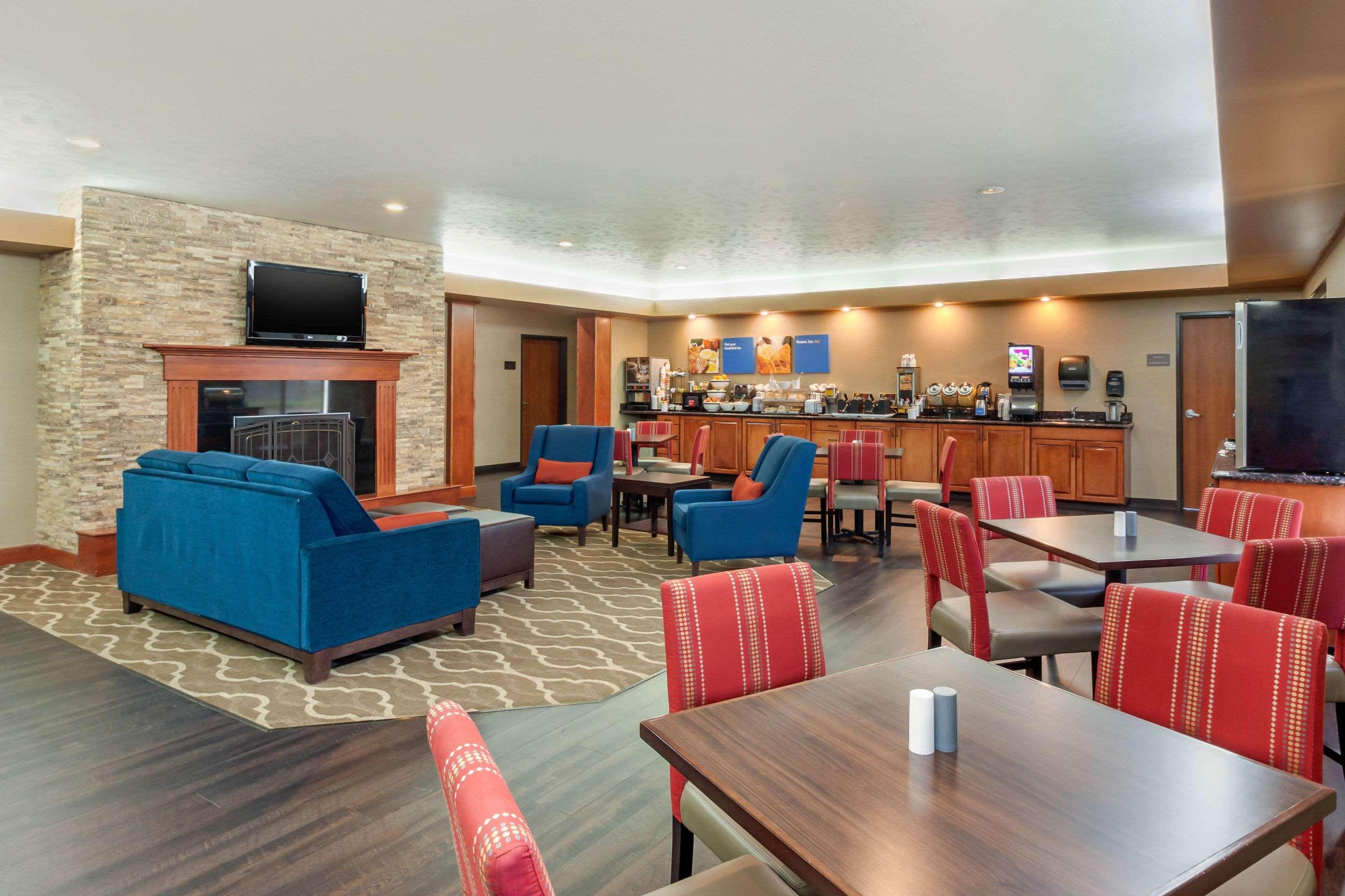 Comfort Inn & Suites Mitchell I-90 Ngoại thất bức ảnh