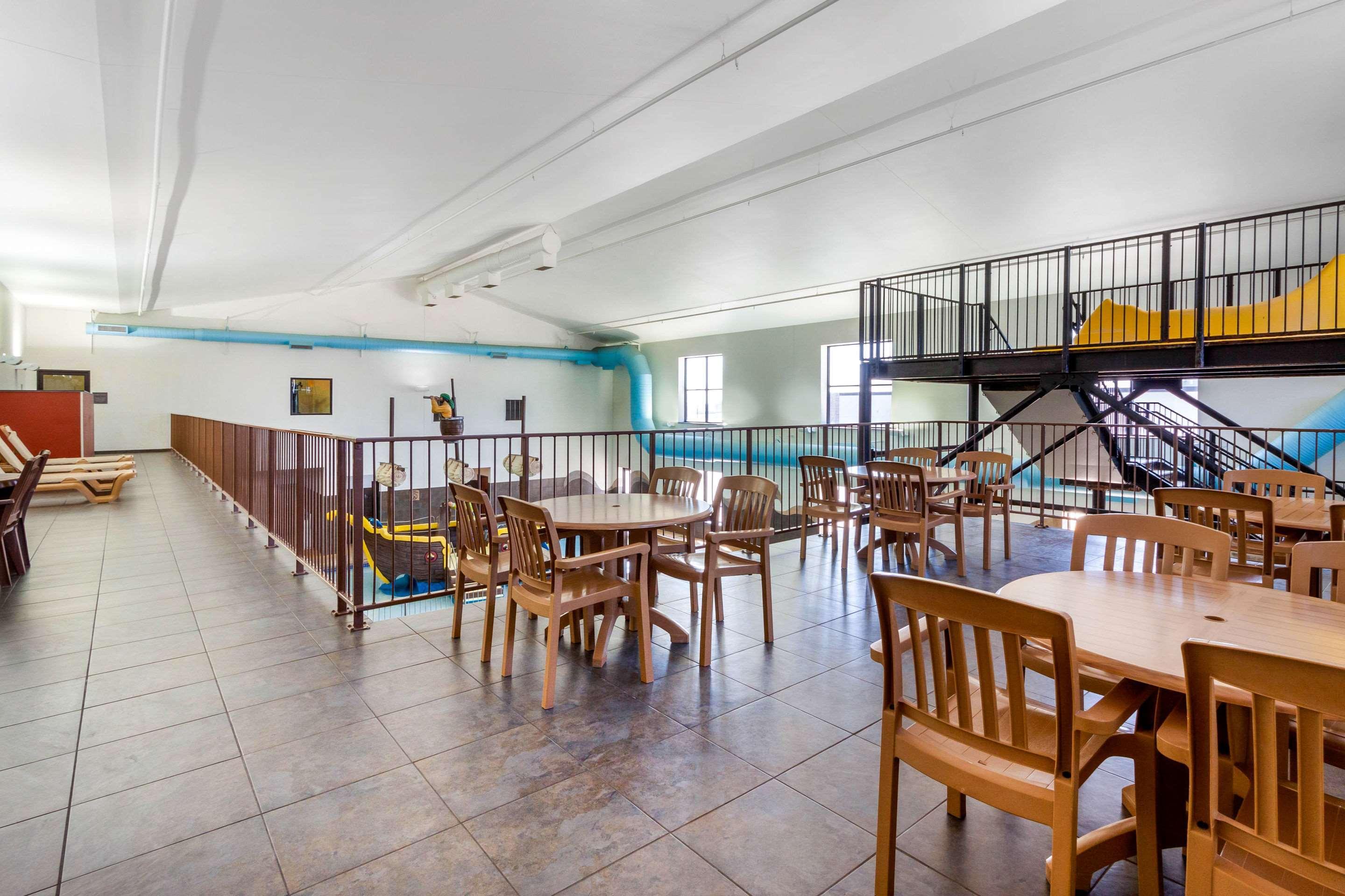 Comfort Inn & Suites Mitchell I-90 Ngoại thất bức ảnh