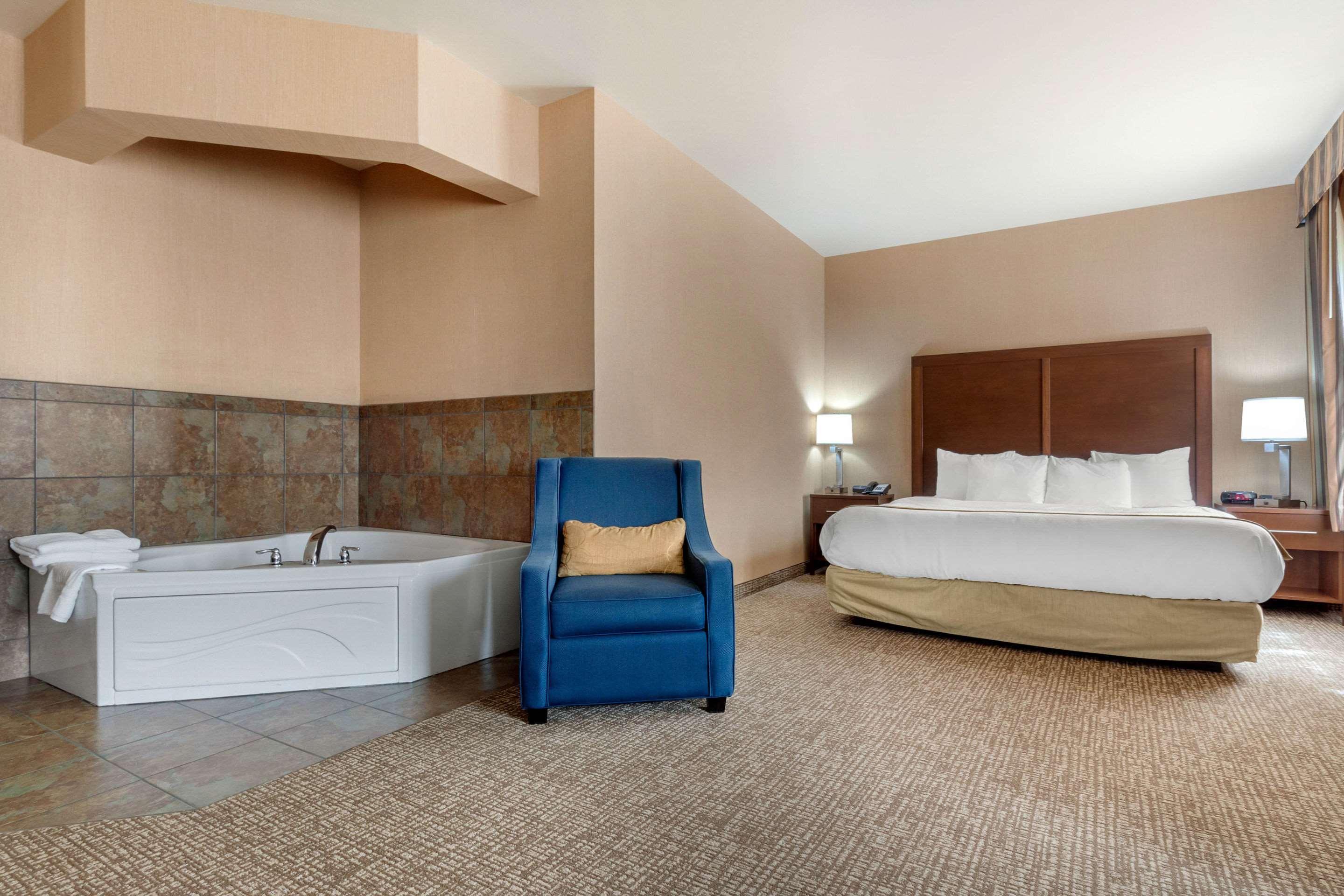 Comfort Inn & Suites Mitchell I-90 Ngoại thất bức ảnh
