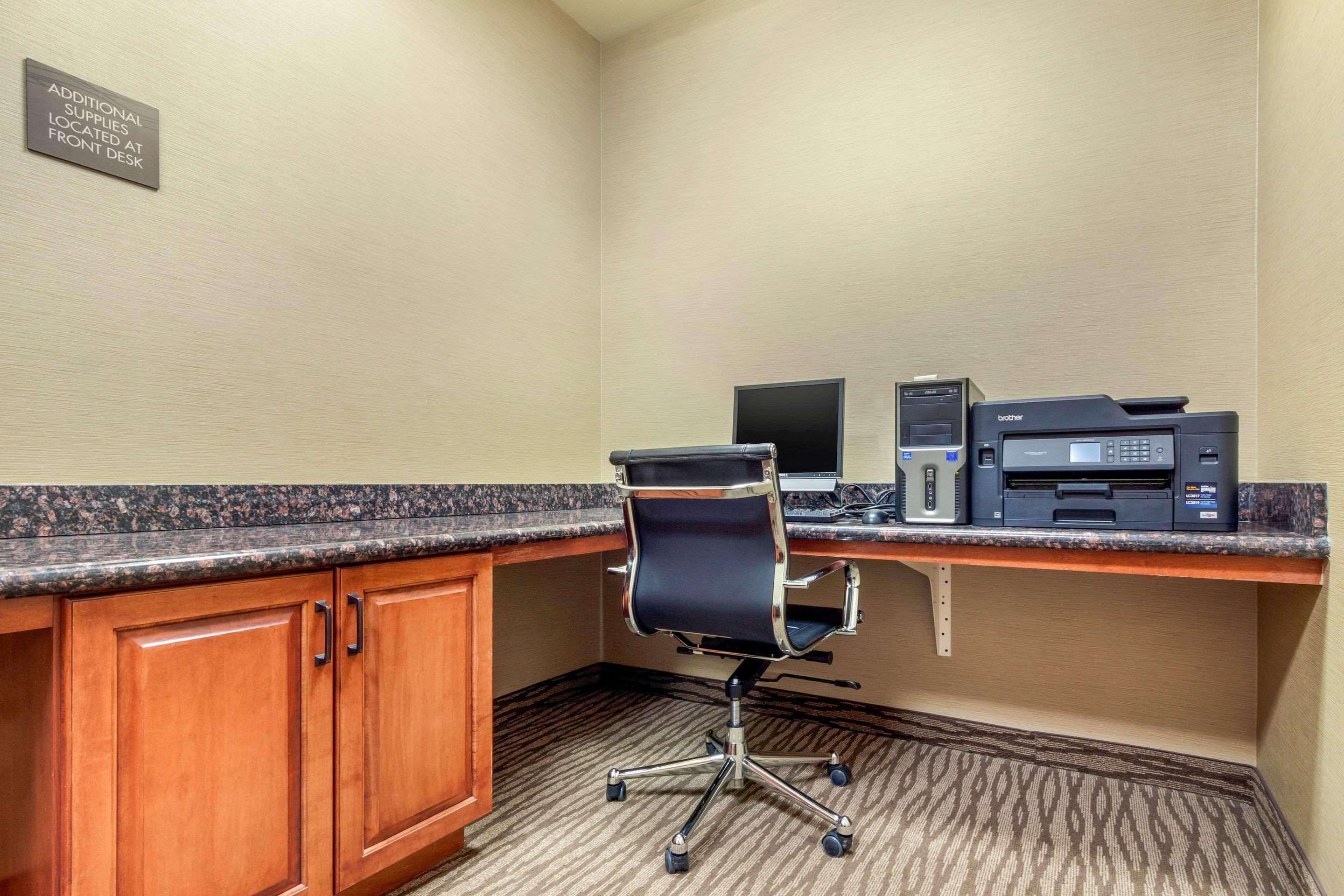 Comfort Inn & Suites Mitchell I-90 Ngoại thất bức ảnh