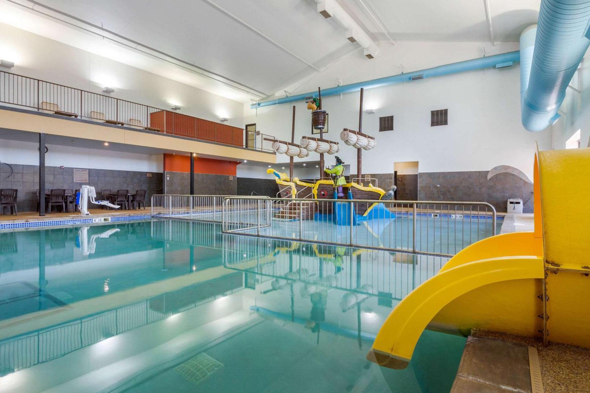 Comfort Inn & Suites Mitchell I-90 Ngoại thất bức ảnh
