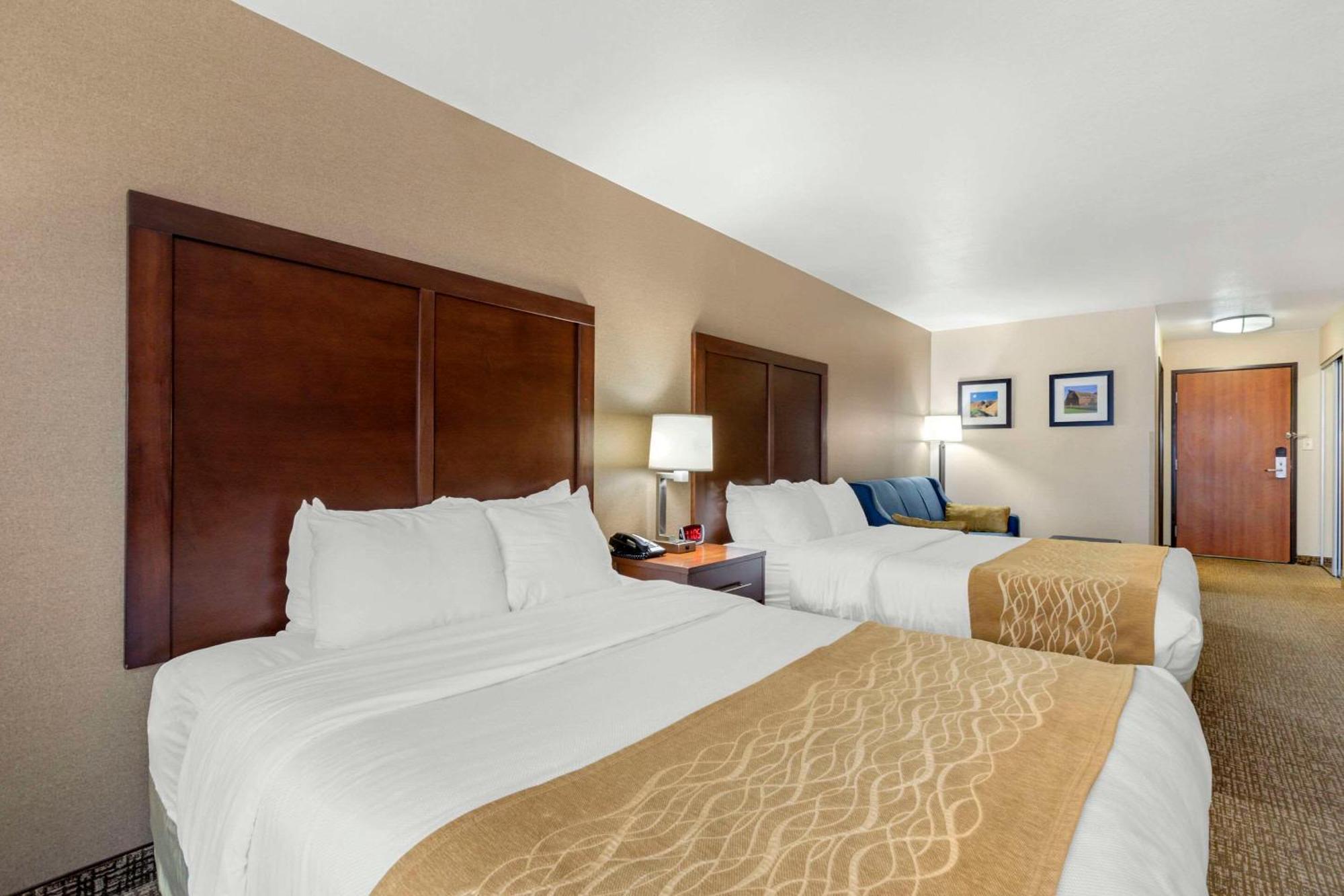 Comfort Inn & Suites Mitchell I-90 Ngoại thất bức ảnh